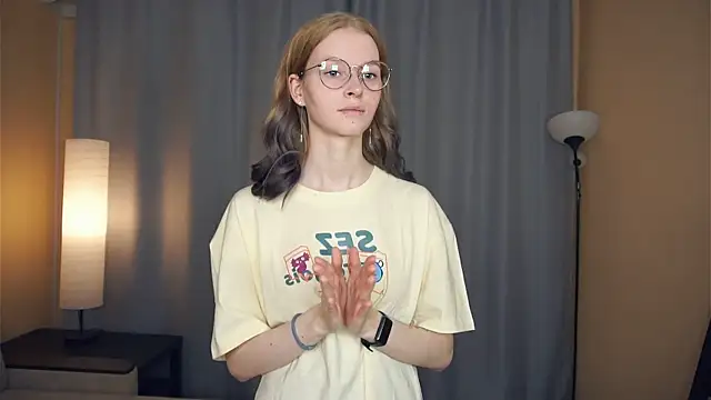 Snapshot of ToyaPletz chatting on 11.28.25 ToyaPletz online show from 11.28.25