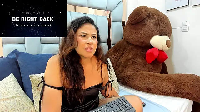 Snapshot of lissaharris chatting on 12.02.25 lissaharris online show from 12.02.25