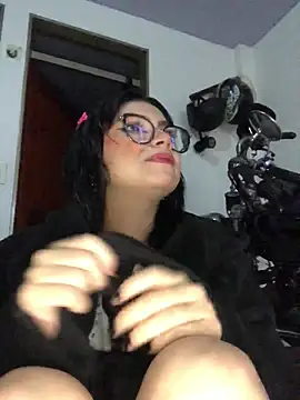 Snapshot of Miharu_ chatting on 12.04.25 Miharu online show from 12.04.25