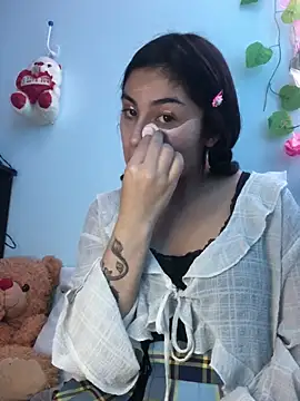 Snapshot of Miharu_ chatting on 12.13.25 Miharu online show from 12.13.25