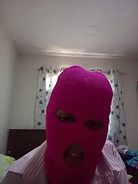 Snapshot of EweXZZ chatting on 12.21.25 EweXZZ online show from 12.21.25