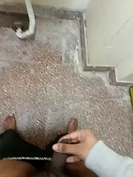 Snapshot of ray_buny chatting on 12.02.25 ray buny online show from 12.02.25