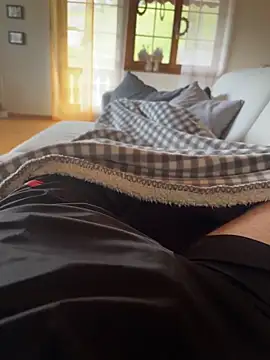 Snapshot of nightbound99 chatting on 04.01.26 nightbound99 online show from 04.01.26