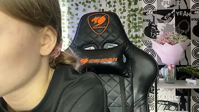 helgicuteness online show from 03.12.26