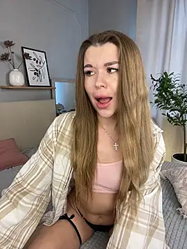 Snapshot of AllyBaley chatting on 12.15.25 AllyBaley online show from 12.15.25