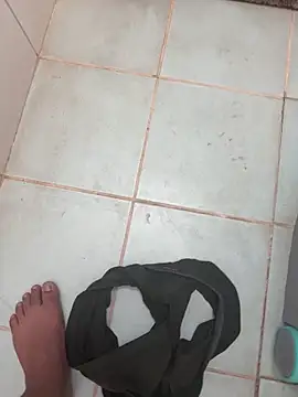 Snapshot of cumm_boyyy chatting on 12.14.25 cumm boyyy online show from 12.14.25