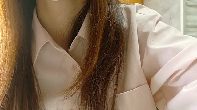 Snapshot of _NATSUMI chatting on 11.26.25 NATSUMI online show from 11.26.25