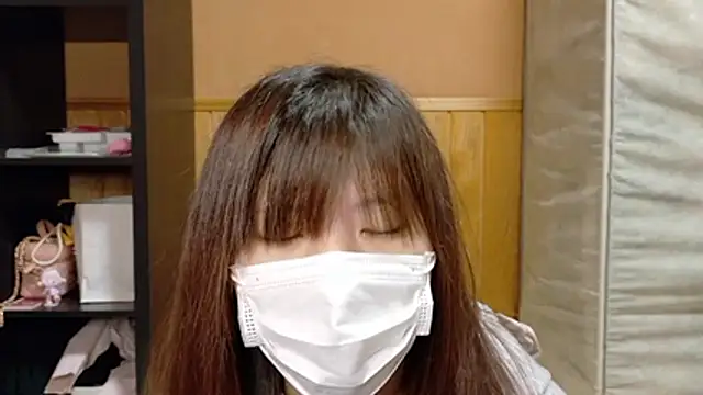 Snapshot of _NATSUMI chatting on 11.28.25 NATSUMI online show from 11.28.25