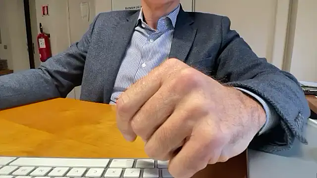 Snapshot of SimonZydar chatting on 11.24.25 SimonZydar online show from 11.24.25