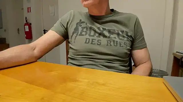 Snapshot of SimonZydar chatting on 11.29.25 SimonZydar online show from 11.29.25