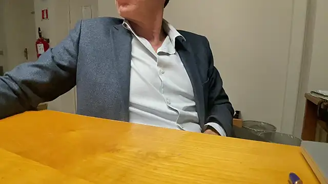 Snapshot of SimonZydar chatting on 12.05.25 SimonZydar online show from 12.05.25