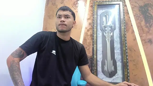 Snapshot of hot_guy_sweet chatting on 12.14.25 hot guy sweet online show from 12.14.25