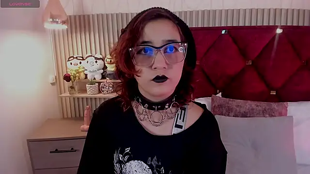 Kiri Velvet online show from 05.14.26