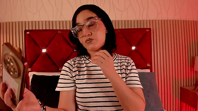 Kiri Velvet online show from 06.04.26