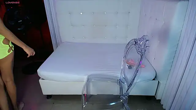 Snapshot of Ameliasexx chatting on 12.04.25 Ameliasexx online show from 12.04.25