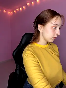 Snapshot of Davne_ chatting on 11.29.25 Davne online show from 11.29.25