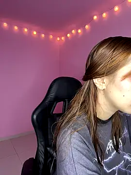 Snapshot of Davne_ chatting on 12.15.25 Davne online show from 12.15.25