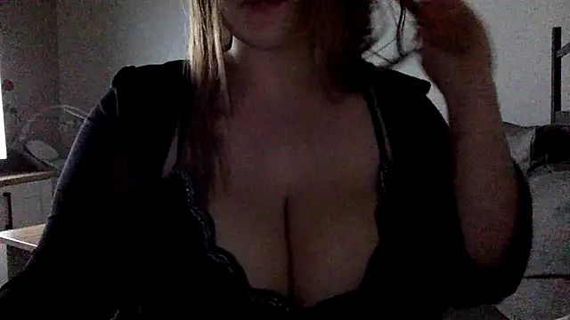 Snapshot of Blue-Coxy chatting on 12.15.25 Blue-Coxy online show from 12.15.25