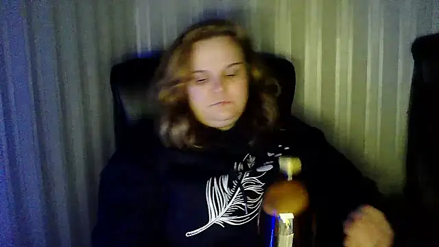 Snapshot of HarmonyKareraa chatting on 12.13.25 HarmonyKareraa online show from 12.13.25