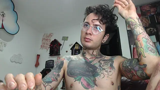 Snapshot of CryBoy13 chatting on 11.24.25 CryBoy13 online show from 11.24.25