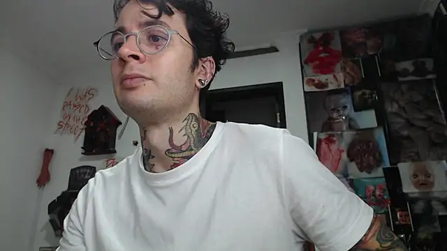 Snapshot of CryBoy13 chatting on 12.03.25 CryBoy13 online show from 12.03.25