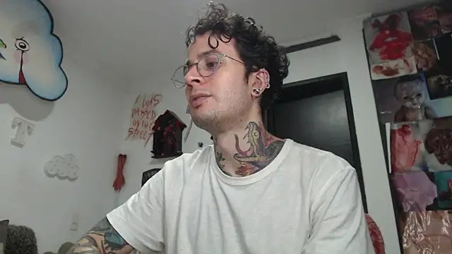 Snapshot of CryBoy13 chatting on 12.05.25 CryBoy13 online show from 12.05.25