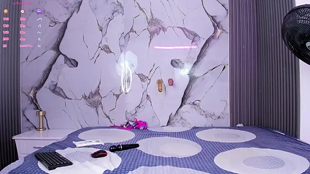 Snapshot of LicyStark chatting on 12.02.25 LicyStark online show from 12.02.25