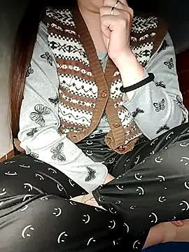 Snapshot of HanniZii chatting on 12.03.25 HanniZii online show from 12.03.25