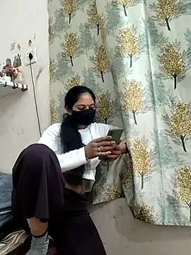 Snapshot of Siya499 chatting on 11.25.25 Siya499 online show from 11.25.25