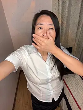 Snapshot of TU-37 chatting on 12.02.25 TU-37 online show from 12.02.25