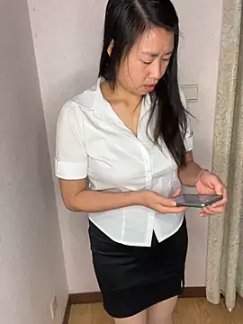 Snapshot of TU-37 chatting on 12.18.25 TU-37 online show from 12.18.25