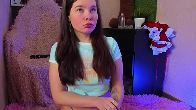 Snapshot of amelialy chatting on 12.01.25 amelialy online show from 12.01.25