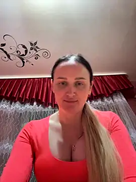 Snapshot of TomilaSi chatting on 12.01.25 TomilaSi online show from 12.01.25