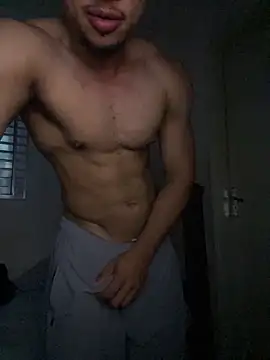 Snapshot of MoreninhoMagrinho chatting on 12.16.25 MoreninhoMagrinho online show from 12.16.25