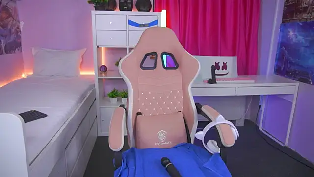 Snapshot of Sunny_Glow chatting on 11.27.25 Sunny Glow online show from 11.27.25