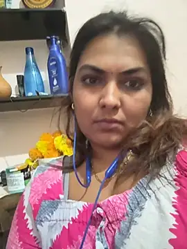 Snapshot of Tamil_Smiley_Queen chatting on 11.28.25 Tamil Smiley Queen online show from 11.28.25