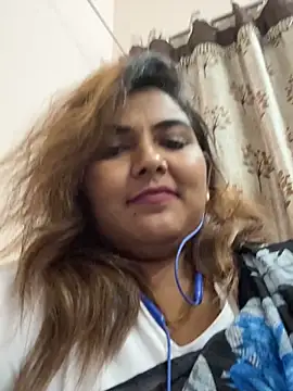 Snapshot of Tamil_Smiley_Queen chatting on 11.29.25 Tamil Smiley Queen online show from 11.29.25