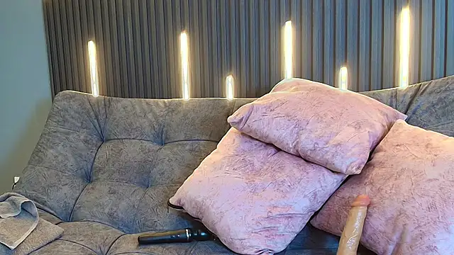 Snapshot of scarlett_aviebby chatting on 12.04.25 scarlett aviebby online show from 12.04.25