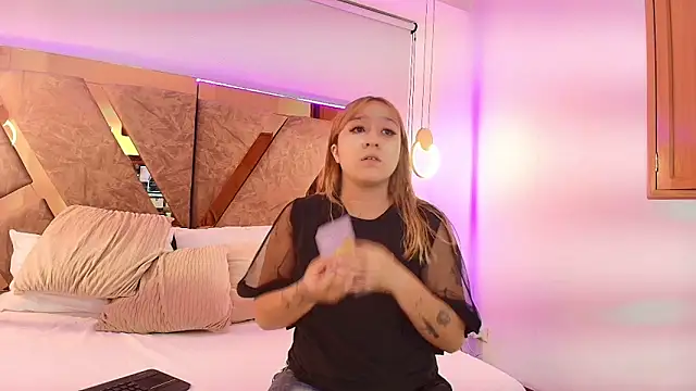 emma cook  online show from 11.28.25