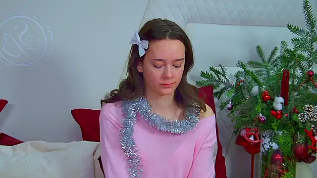 Snapshot of LilyLanes chatting on 12.04.25 LilyLanes online show from 12.04.25