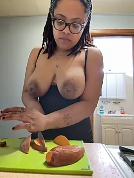 hazeleyedemonx13 online show from 04.21.26