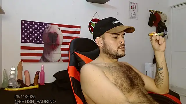 Snapshot of holegape chatting on 11.26.25 holegape online show from 11.26.25