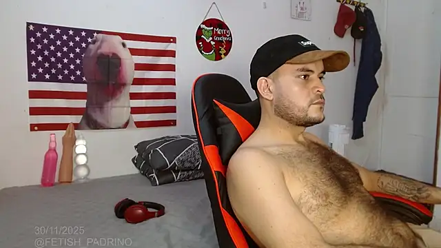 Snapshot of holegape chatting on 12.01.25 holegape online show from 12.01.25