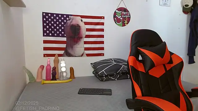 Snapshot of holegape chatting on 12.02.25 holegape online show from 12.02.25