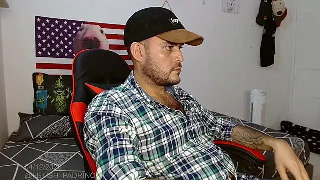 Snapshot of holegape chatting on 12.05.25 holegape online show from 12.05.25