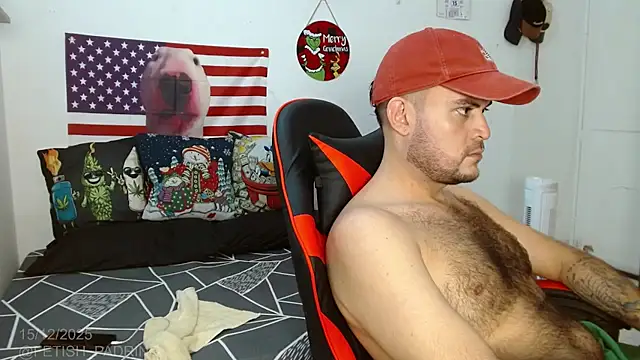 Snapshot of holegape chatting on 12.15.25 holegape online show from 12.15.25