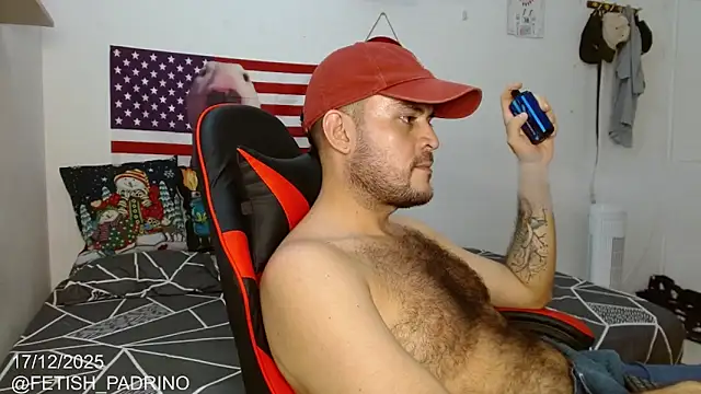 Snapshot of holegape chatting on 12.18.25 holegape online show from 12.18.25