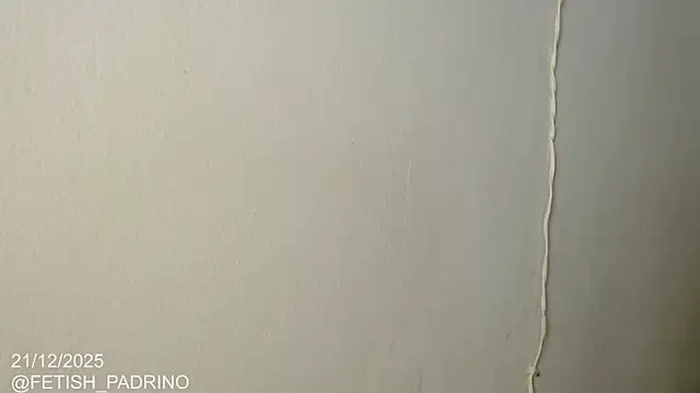 Snapshot of holegape chatting on 12.22.25 holegape online show from 12.22.25