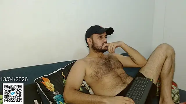 Snapshot of holegape chatting on 04.14.26 holegape online show from 04.14.26