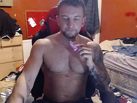 Snapshot of kiltedbody chatting on 11.24.25 kiltedbody online show from 11.24.25